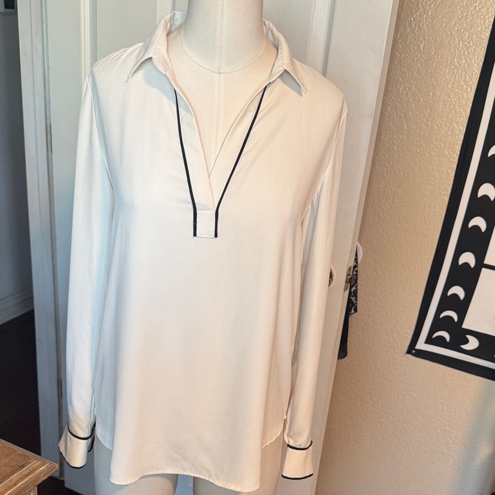 LOFT Ivory Blouse with black accent on collar and cuffs v neckline size xsmall